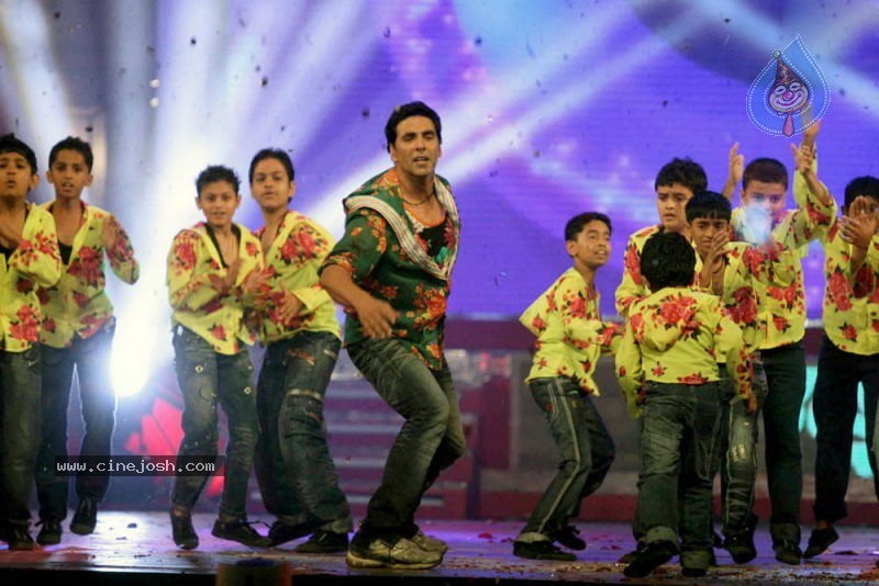 Bolly Celebs at BIG STAR Entertainment Awards - 35 / 79 photos