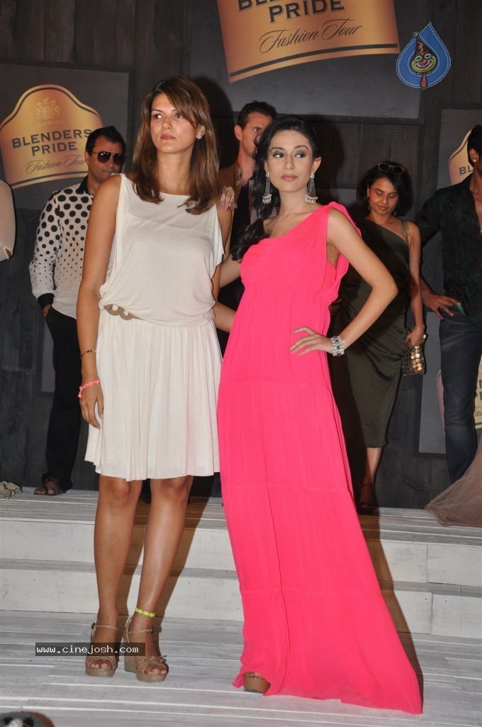 Bolly Celebs at Blenders Pride Fashion Tour 2012 - 4 / 52 photos