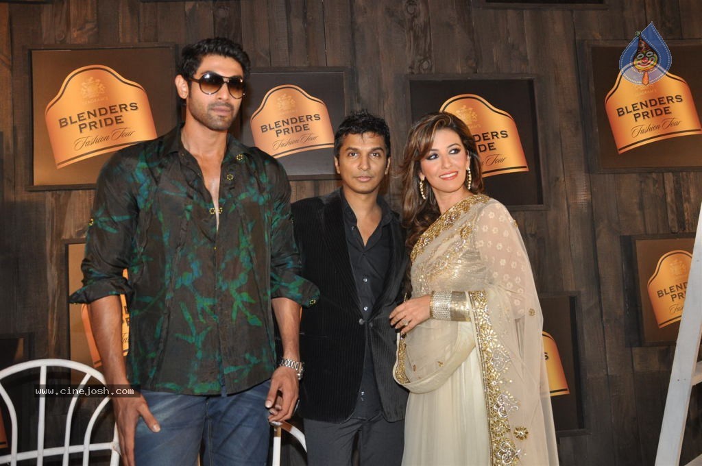 Bolly Celebs at Blenders Pride Fashion Tour 2012 - 14 / 52 photos