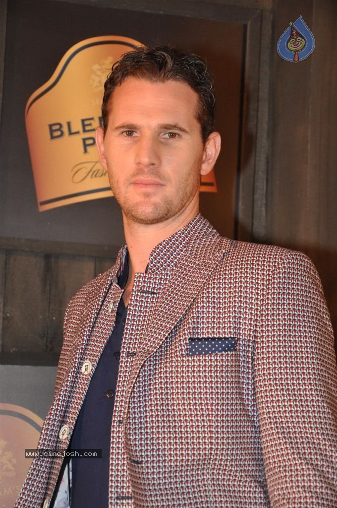 Bolly Celebs at Blenders Pride Fashion Tour 2012 - 33 / 52 photos