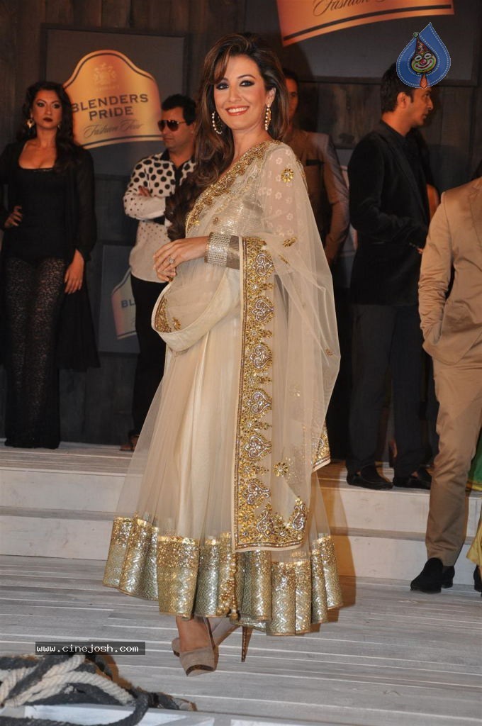Bolly Celebs at Blenders Pride Fashion Tour 2012 - 39 / 52 photos