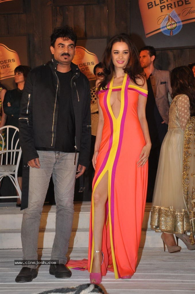 Bolly Celebs at Blenders Pride Fashion Tour 2012 - 44 / 52 photos