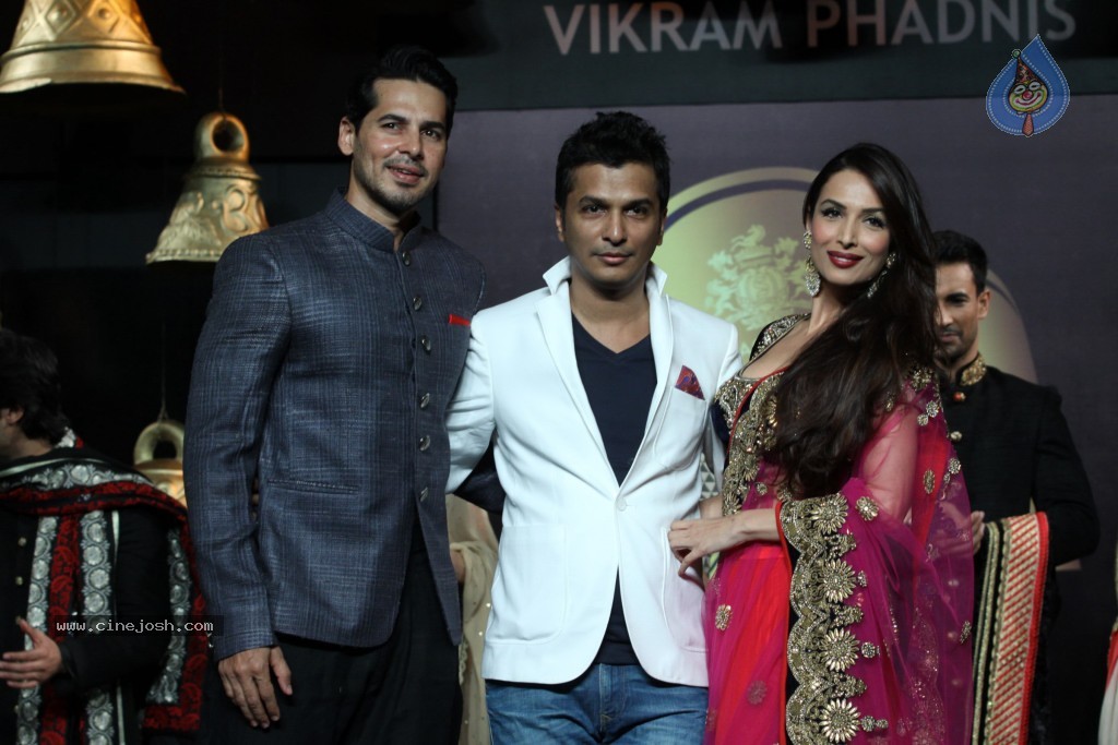 Bolly Celebs at Blenders Pride Fashion Tour 2013 - 9 / 107 photos