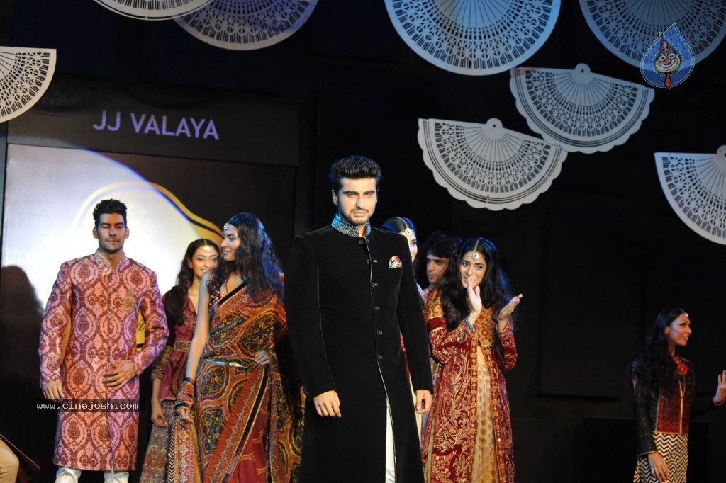 Bolly Celebs at Blenders Pride Fashion Tour 2013 - 21 / 107 photos