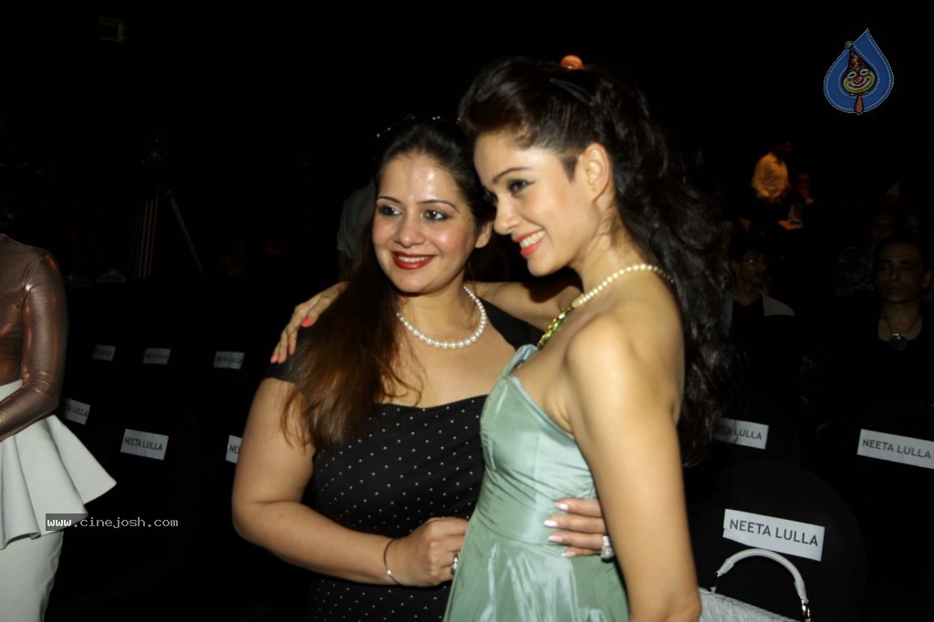 Bolly Celebs at Blenders Pride Fashion Tour 2013 - 33 / 107 photos