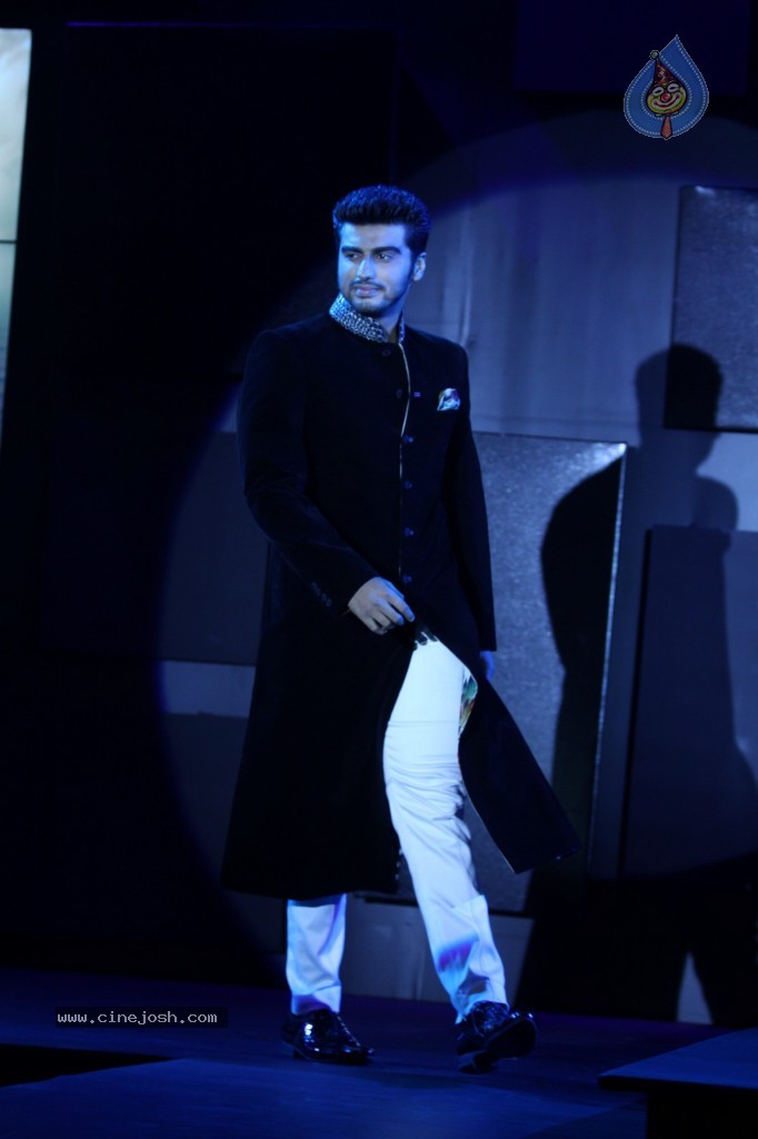 Bolly Celebs at Blenders Pride Fashion Tour 2013 - 40 / 107 photos