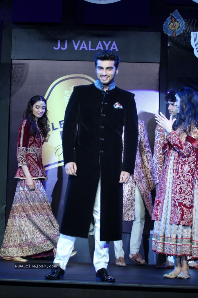 Bolly Celebs at Blenders Pride Fashion Tour 2013 - 48 / 107 photos