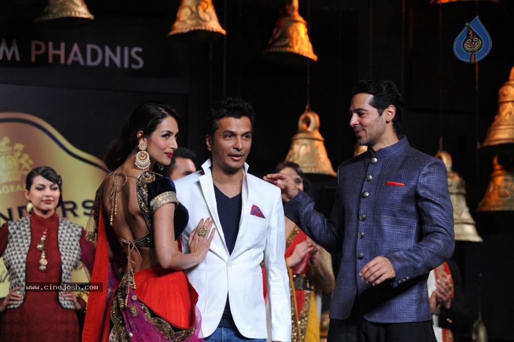 Bolly Celebs at Blenders Pride Fashion Tour 2013 - 72 / 107 photos