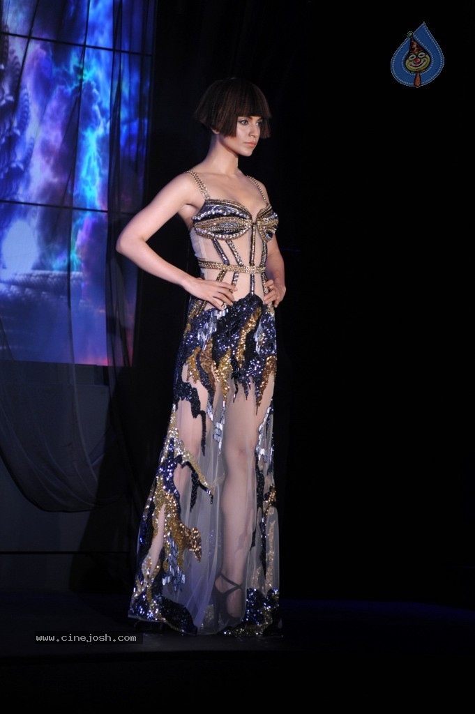 Bolly Celebs at Blenders Pride Fashion Tour 2013 - 81 / 107 photos