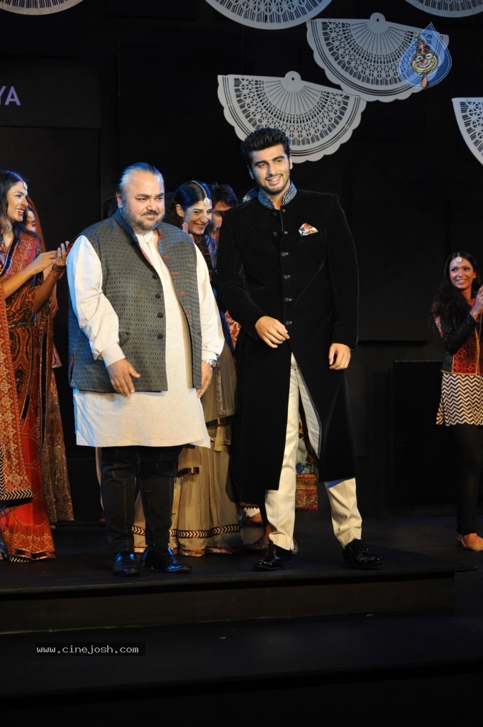 Bolly Celebs at Blenders Pride Fashion Tour 2013 - 99 / 107 photos