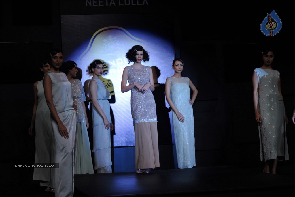 Bolly Celebs at Blenders Pride Fashion Tour 2013 - 106 / 107 photos