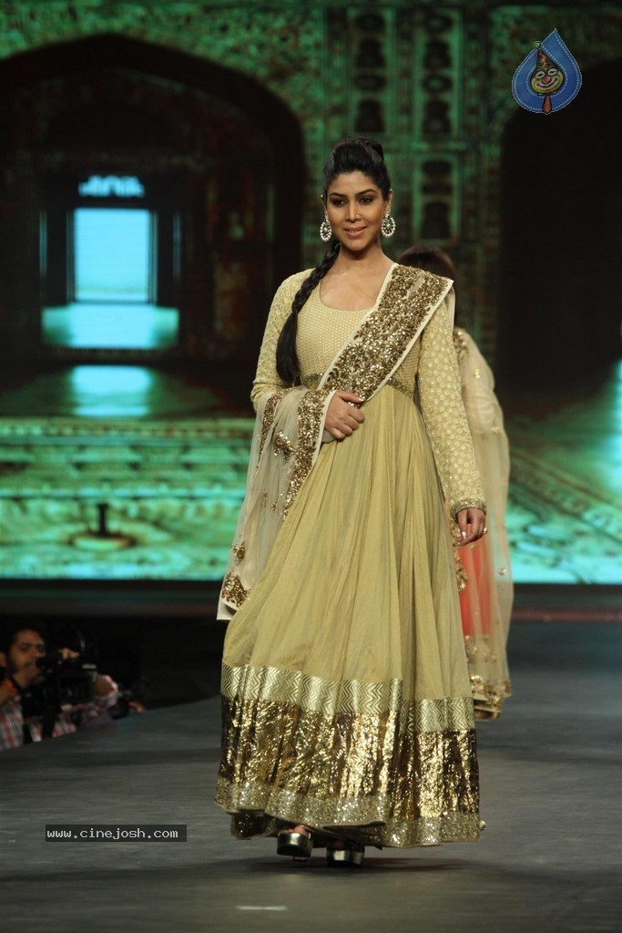 Bolly Celebs at Caring with Style Fashion Show - 60 / 136 photos