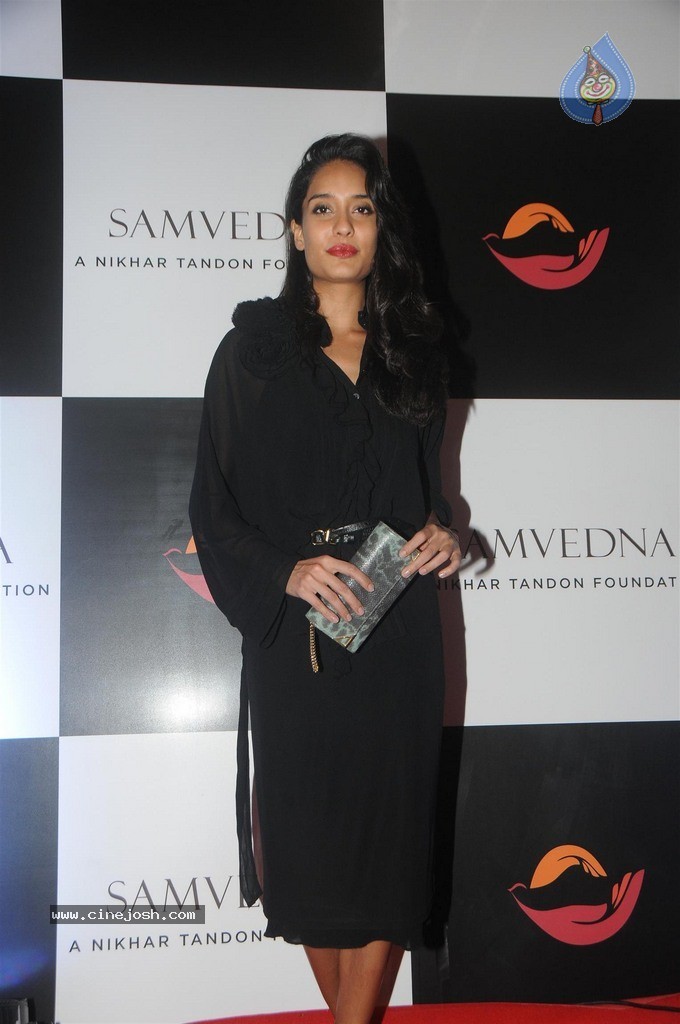 Bolly Celebs at Charity Art Auction Samvedna - 45 / 173 photos