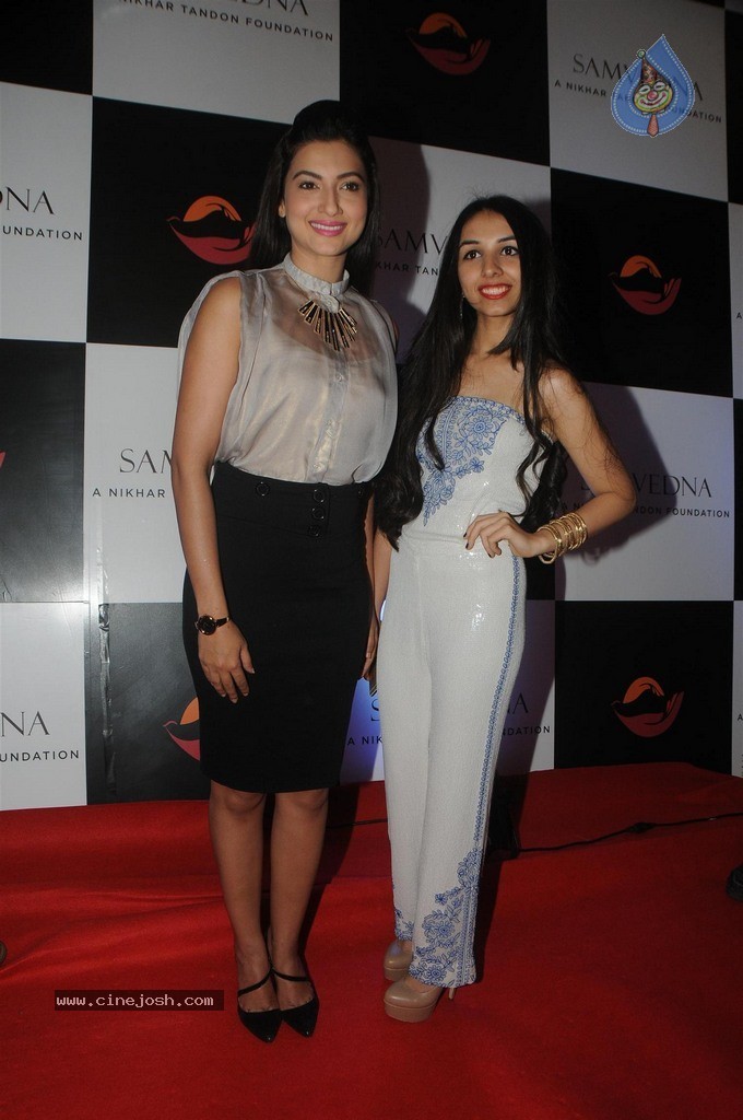 Bolly Celebs at Charity Art Auction Samvedna - 62 / 173 photos