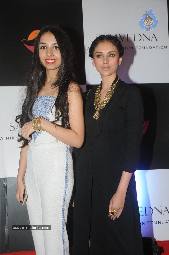 Bolly Celebs at Charity Art Auction Samvedna - 66 / 173 photos