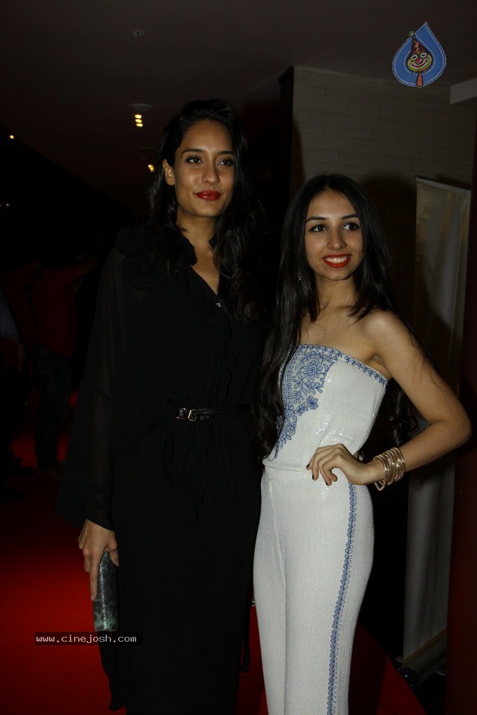 Bolly Celebs at Charity Art Auction Samvedna - 69 / 173 photos