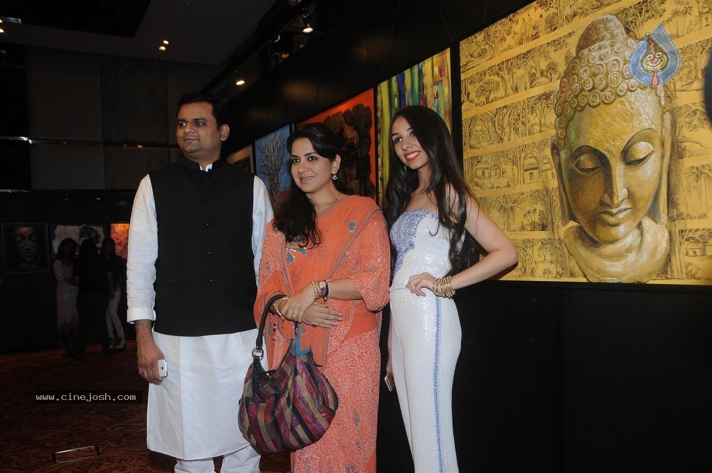 Bolly Celebs at Charity Art Auction Samvedna - 80 / 173 photos