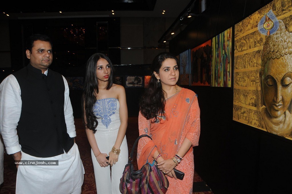 Bolly Celebs at Charity Art Auction Samvedna - 85 / 173 photos