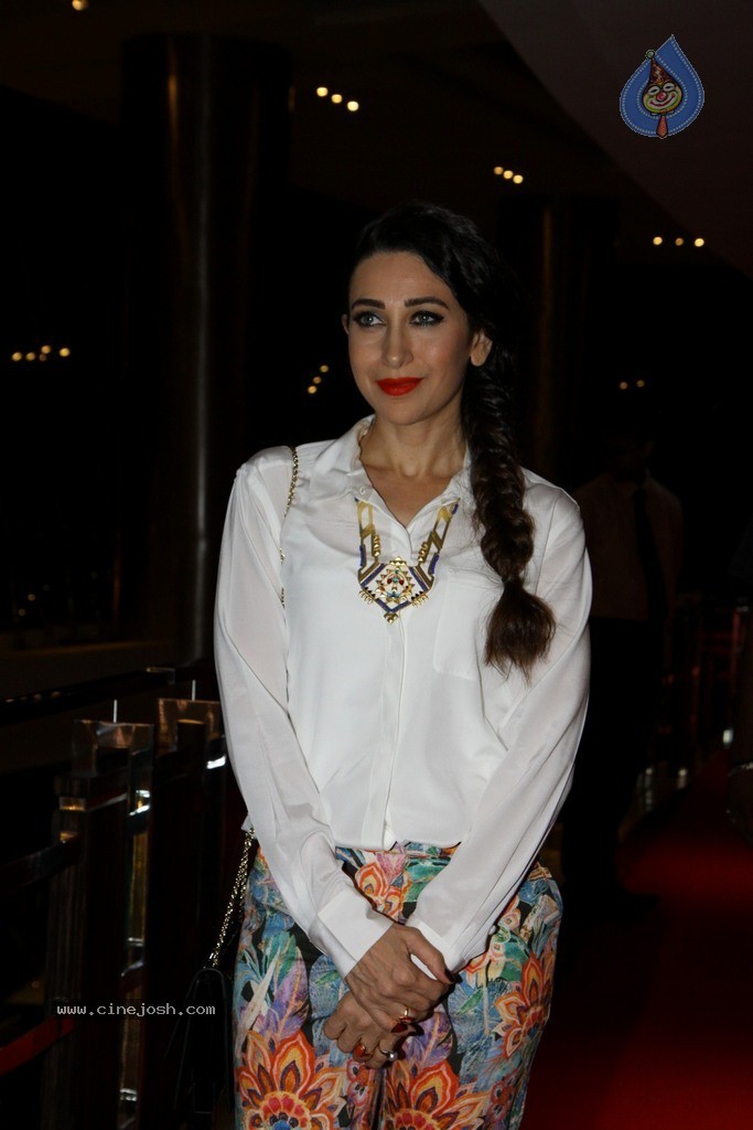 Bolly Celebs at Charity Art Auction Samvedna - 91 / 173 photos