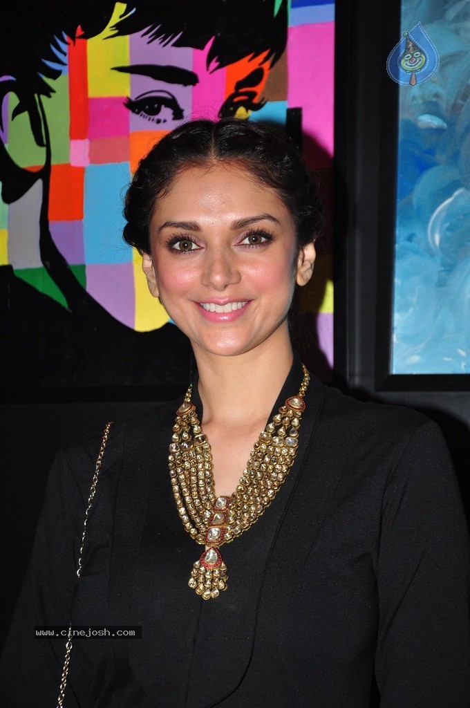 Bolly Celebs at Charity Art Auction Samvedna - 104 / 173 photos