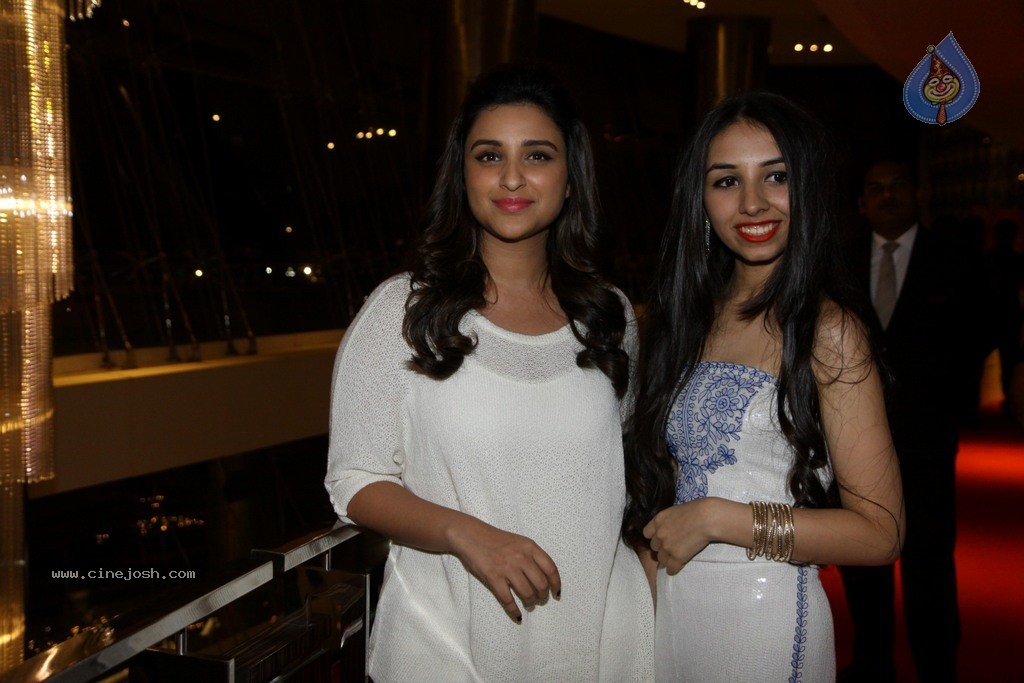 Bolly Celebs at Charity Art Auction Samvedna - 108 / 173 photos