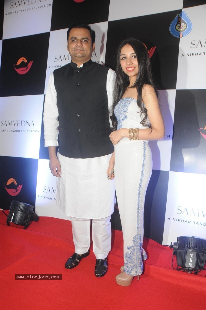 Bolly Celebs at Charity Art Auction Samvedna - 139 / 173 photos