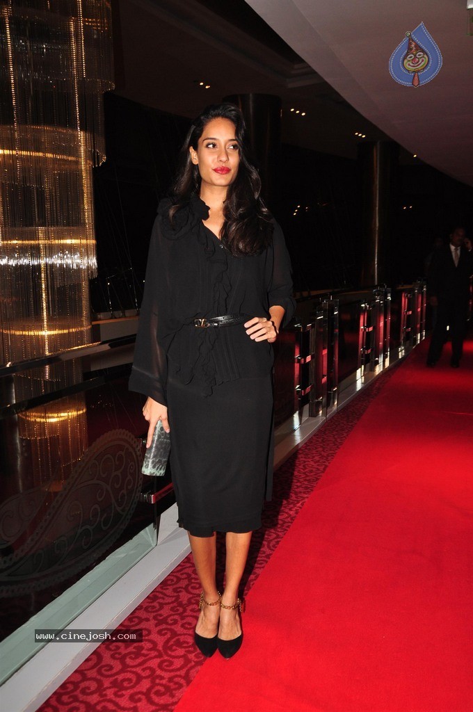 Bolly Celebs at Charity Art Auction Samvedna - 165 / 173 photos