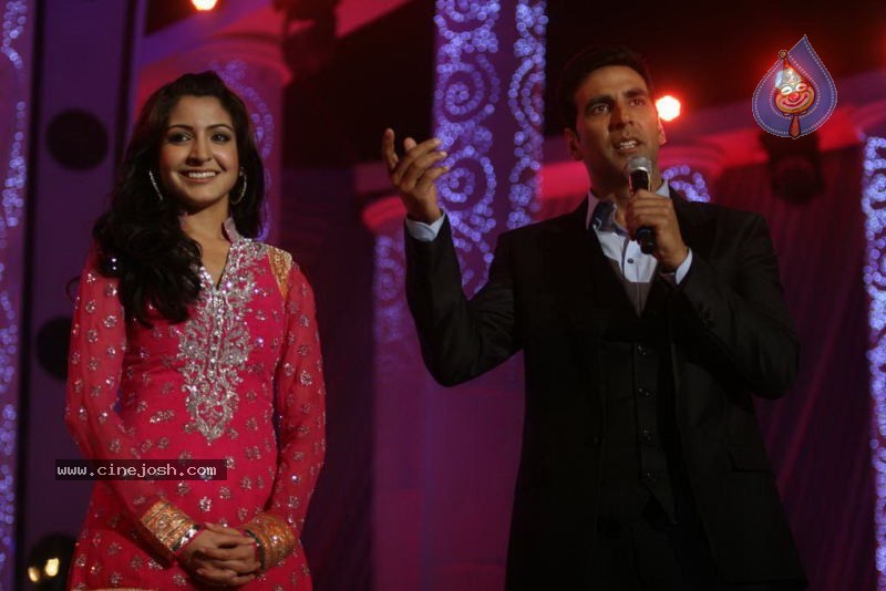 Bolly Celebs at Chevrolet APSARA Awards - 58 / 176 photos