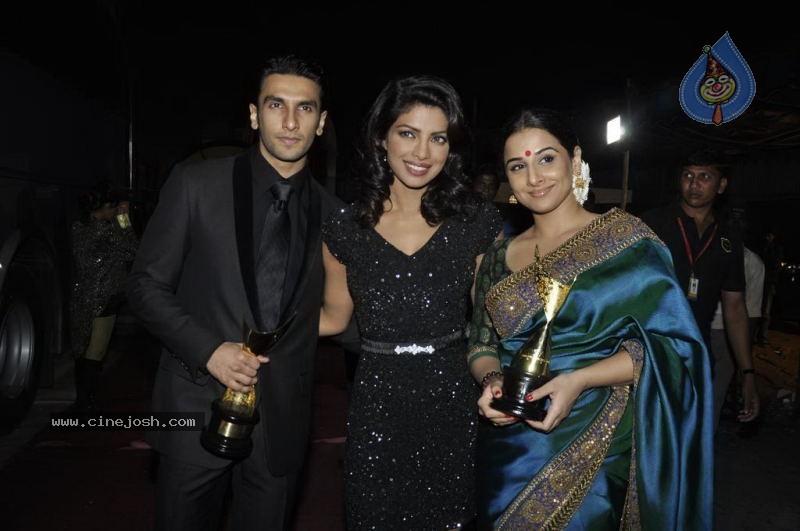 Bolly Celebs at Chevrolet APSARA Awards - 121 / 176 photos