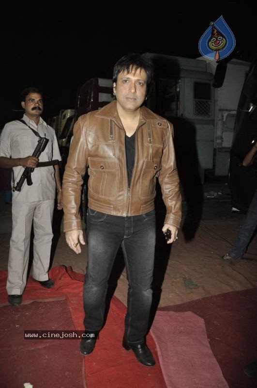 Bolly Celebs at Chevrolet APSARA Awards - 142 / 176 photos