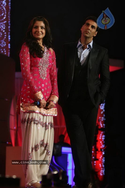 Bolly Celebs at Chevrolet APSARA Awards - 156 / 176 photos