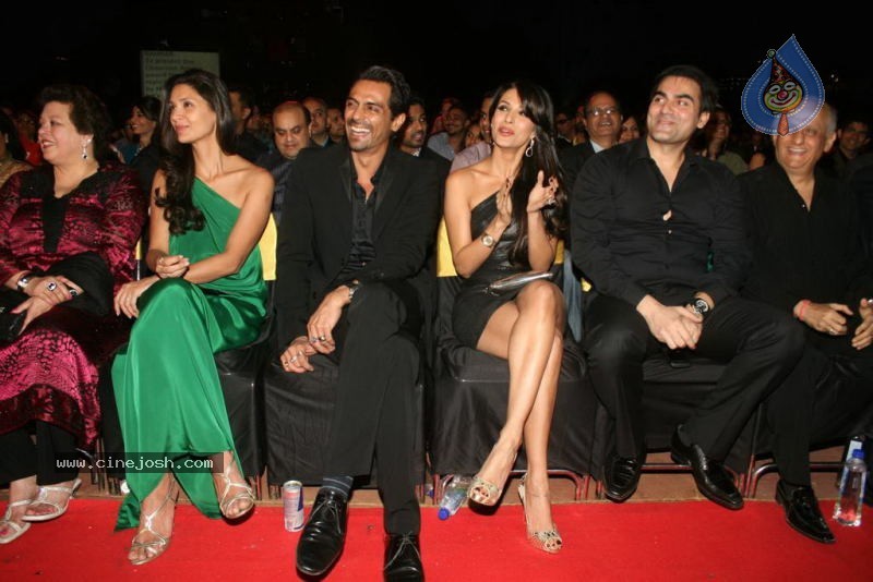 Bolly Celebs at Chevrolet APSARA Awards - 169 / 176 photos