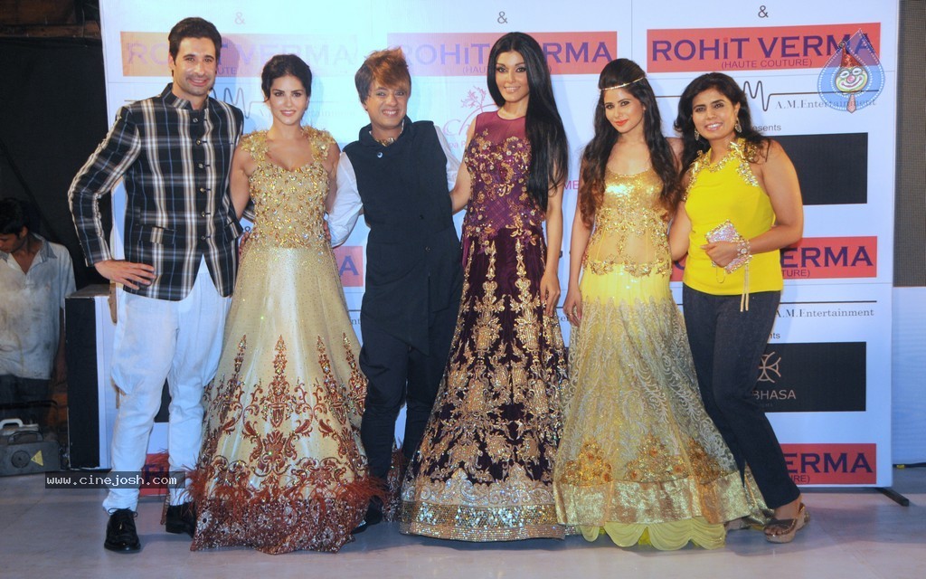 Bolly Celebs at Club Wear Fashion Show - 42 / 65 photos