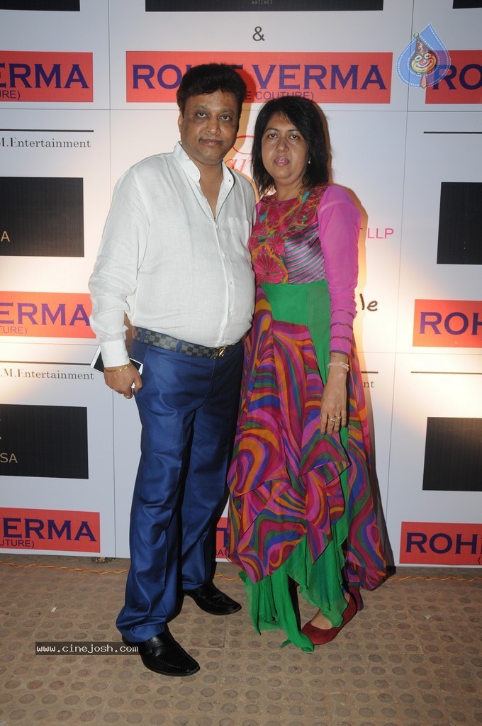 Bolly Celebs at Club Wear Fashion Show - 56 / 65 photos