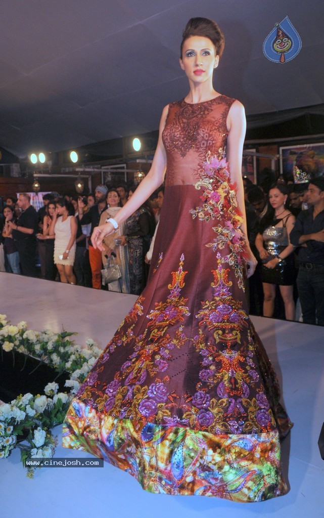 Bolly Celebs at Club Wear Fashion Show - 64 / 65 photos