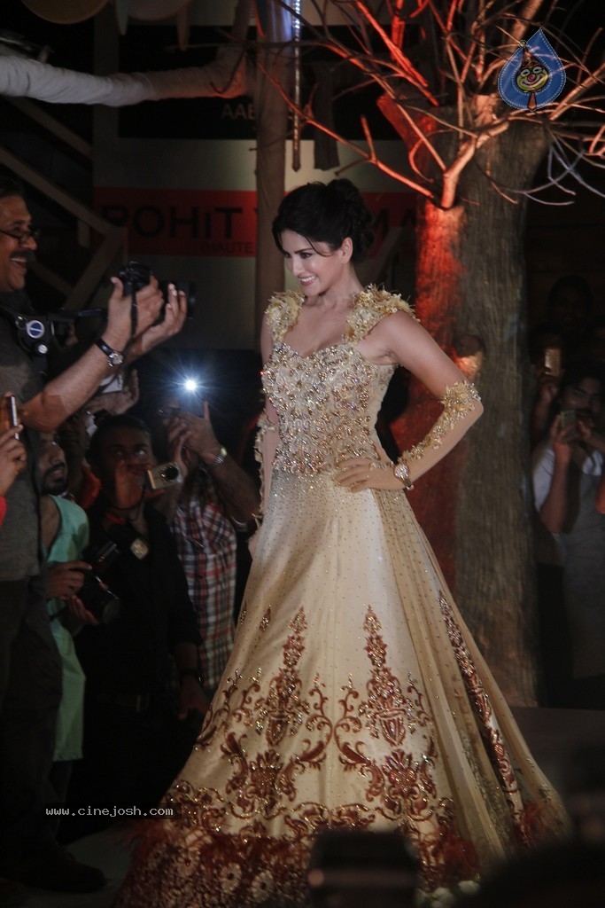 Bolly Celebs at Club Wear Fashion Show - 65 / 65 photos