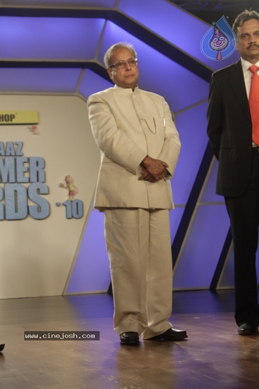 Bolly Celebs at CNBC Awaaz Consumer Awards - 7 / 67 photos