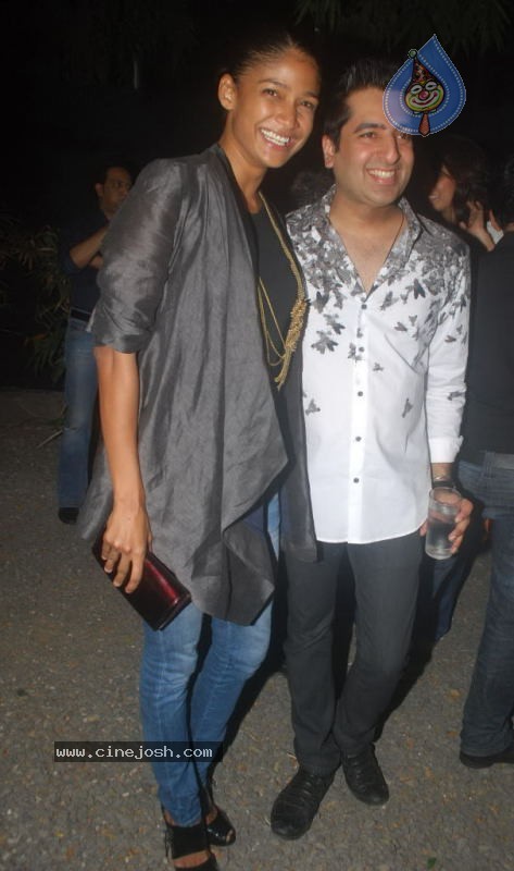 Bolly Celebs at D-7 Store Launch - 11 / 71 photos