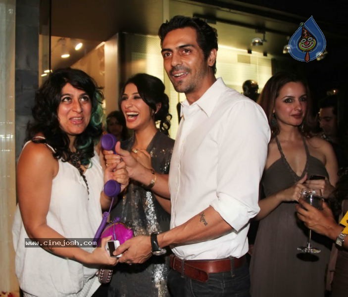 Bolly Celebs at D-7 Store Launch - 35 / 71 photos