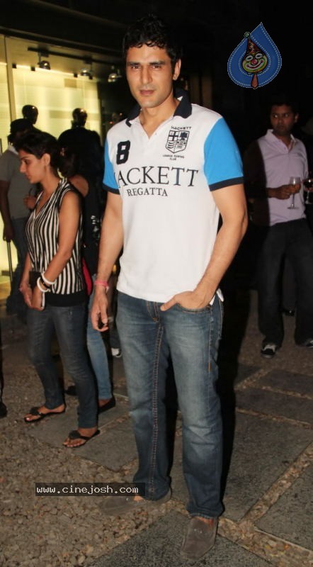 Bolly Celebs at D-7 Store Launch - 39 / 71 photos