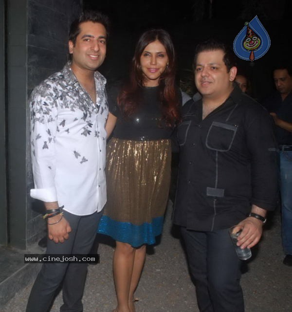 Bolly Celebs at D-7 Store Launch - 46 / 71 photos