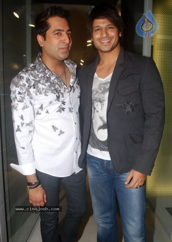 Bolly Celebs at D-7 Store Launch - 53 / 71 photos