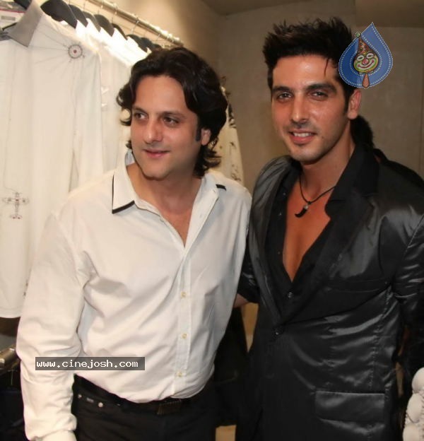 Bolly Celebs at D-7 Store Launch - 63 / 71 photos