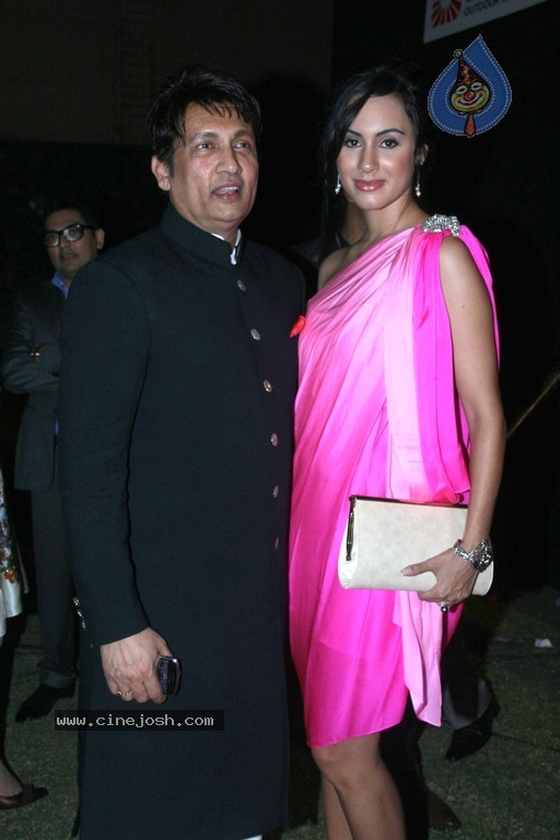 Bolly Celebs at D Y Patil 2011 Awards - 51 / 76 photos