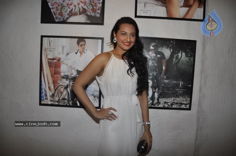 Bolly Celebs at Dabboo Ratnani Calendar Launch - 60 / 123 photos