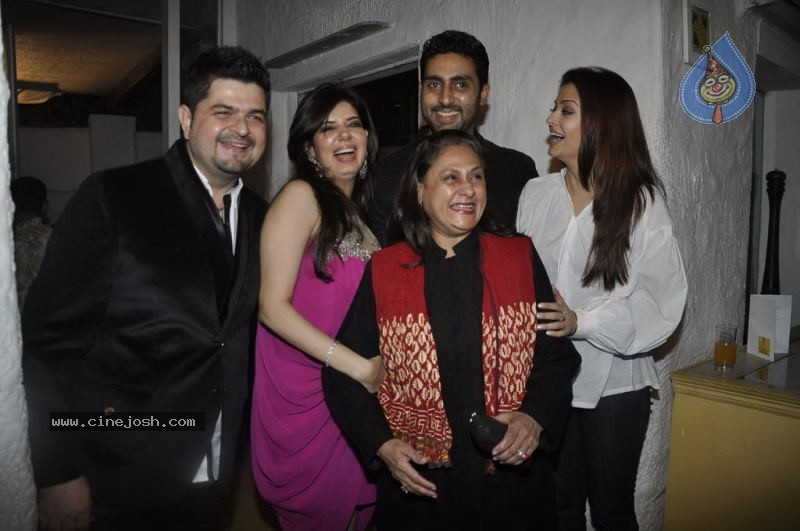 Bolly Celebs at Dabboo Ratnani Calendar Launch - 74 / 123 photos