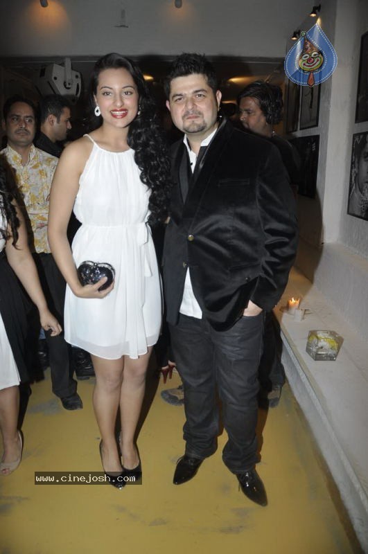 Bolly Celebs at Dabboo Ratnani Calendar Launch - 117 / 123 photos