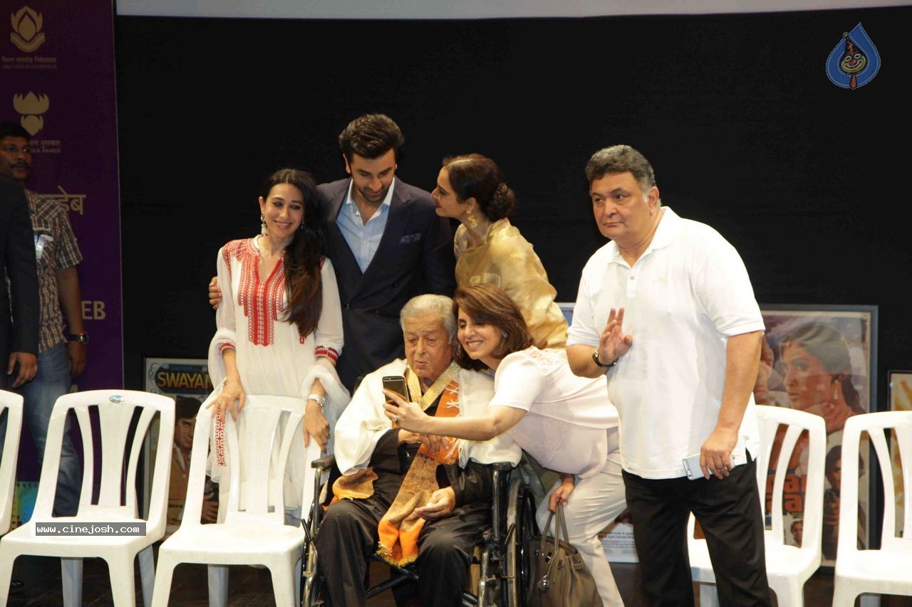 Bolly Celebs at Dadasaheb Phalke Award Presentation  - 16 / 111 photos