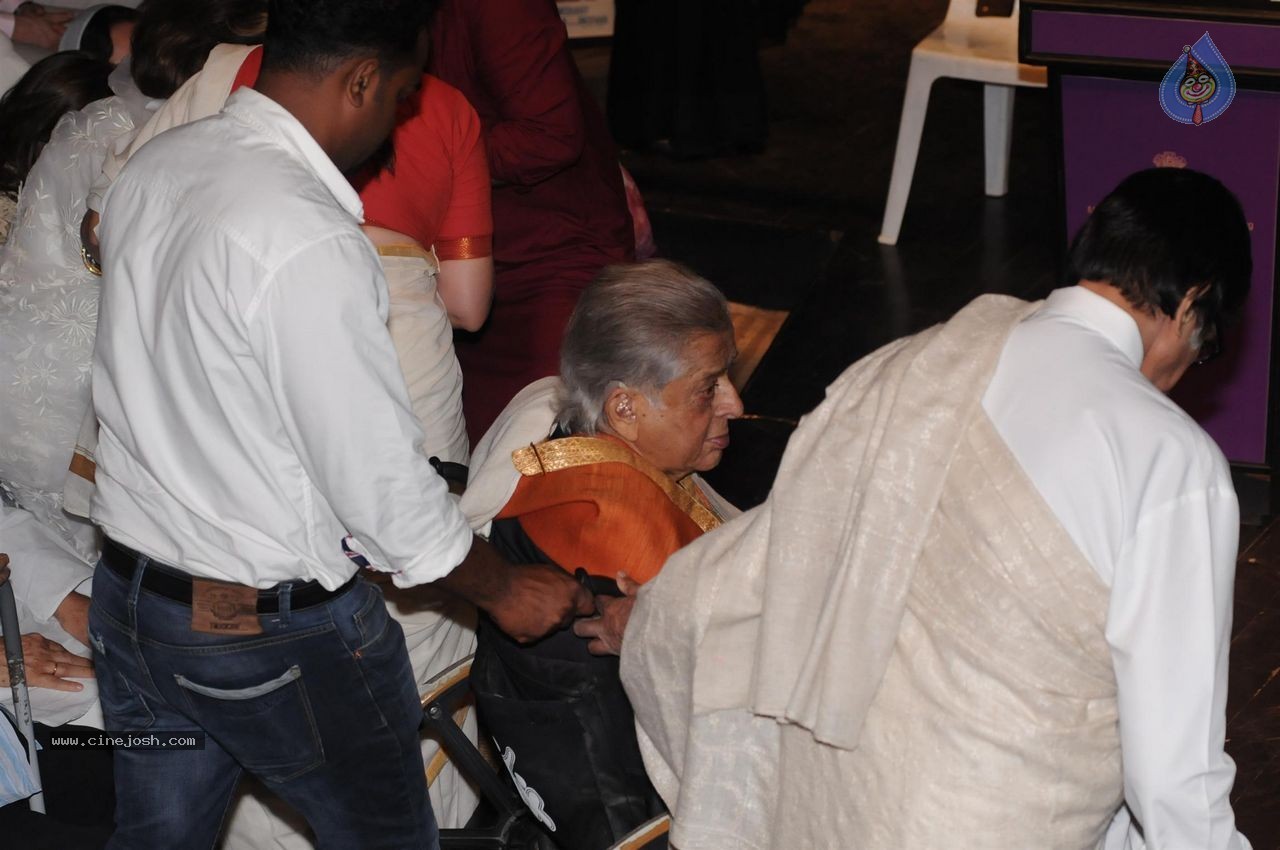 Bolly Celebs at Dadasaheb Phalke Award Presentation  - 27 / 111 photos