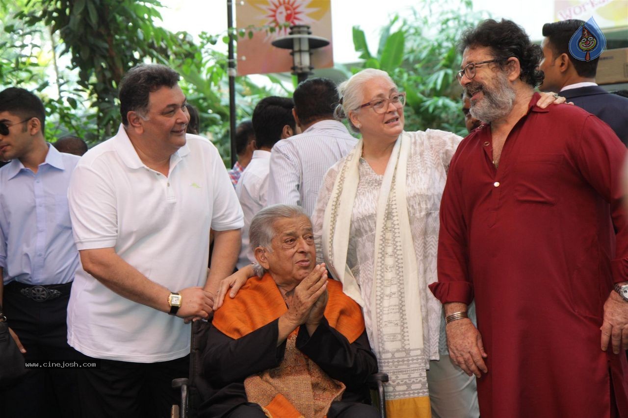 Bolly Celebs at Dadasaheb Phalke Award Presentation  - 51 / 111 photos